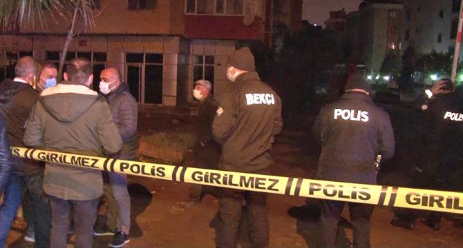 Maltepe'de yıkımı devam eden bina göçtü: Mahalleli sokağa döküldü