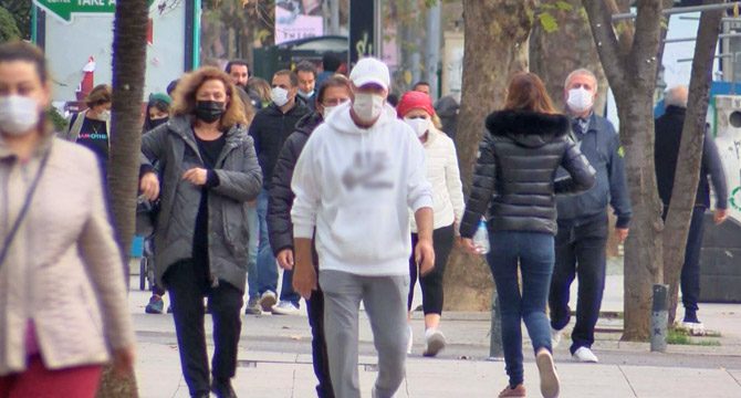 Sokağa çıkma kısıtlaması hiçe sayıldı! Bağdat Caddesi doldu taştı