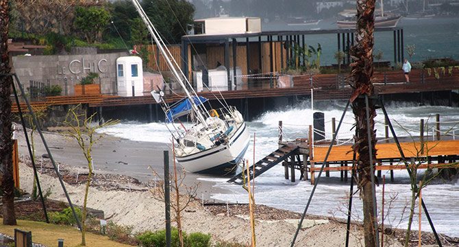 Bodrum’da fırtına kabusu: Balıkçı tekneleri battı