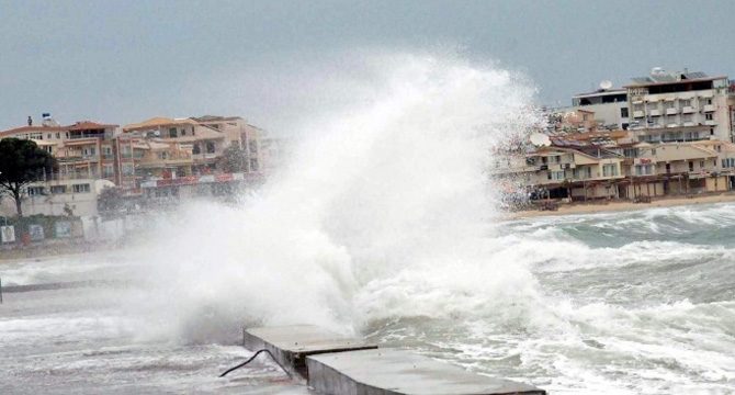 Meteoroloji'den İstanbul için kuvvetli fırtına uyarısı