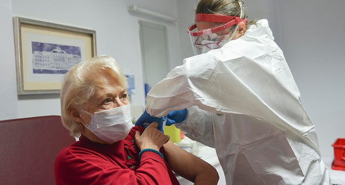 Huzurevlerinde tedbirler gevşetilecek müjdesi
