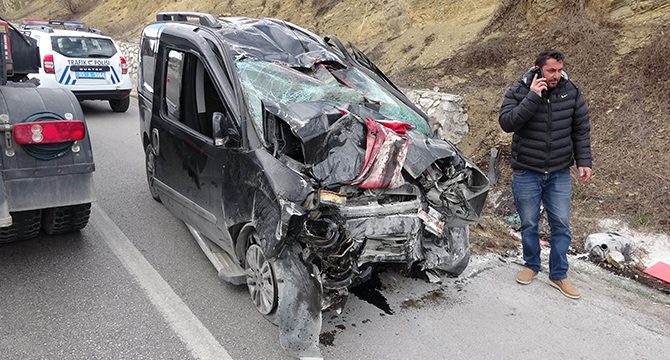 Oğullarını askere teslim eden aile kaza yaptı: 3 ölü