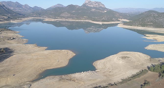 Kozan Barajı'nda ürküten kuraklık manzarası