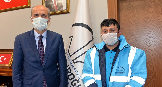 Bulduğu 50 bin lirayı teslim eden temizlik görevlisi ödüllendirildi