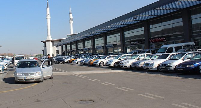 Araç fiyatlarında düşüş devam ediyor