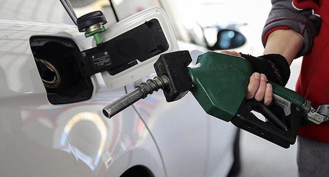 Petrol fiyatları stoklarda artış verileriyle yüzde 1.0 yükseldi