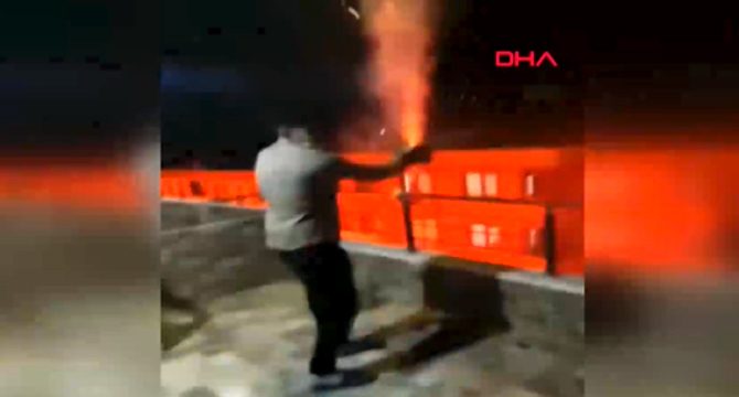 Sancaktepe'de terasta havai fişek patlatan gençler facianın eşiğinden döndüler