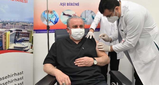 TBMM Başkanı Mustafa Şentop Covid-19 aşısı oldu