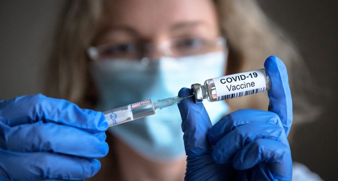 Uzmanı açıkladı: Eğer belirli bir aşı oranına ulaşırsak pandemiyi sonlandırabiliriz