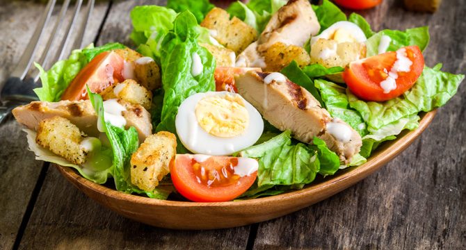 Uzmanından uyarı: Salatanıza bu besinleri koymayın