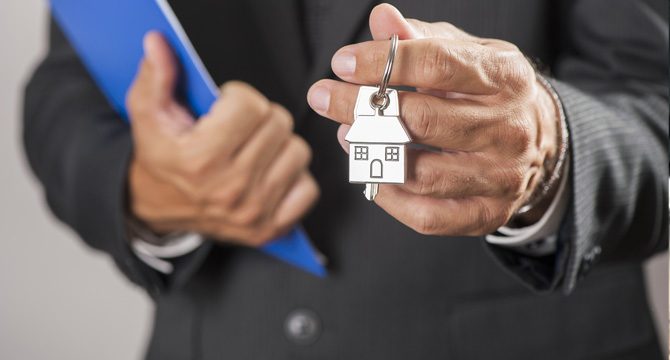 Akılalmaz olay: Başkasına ait evi 260 bin liraya sattı