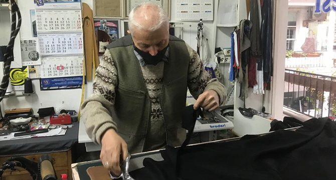 66 yıllık terzi, çalışma azmiyle örnek oluyor