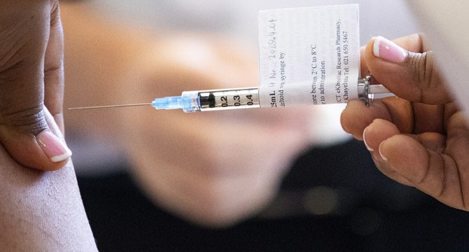Koronavirüsünde bir ilk: Tek dozluk aşıya onay çıktı
