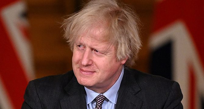 Boris Johnson koronavirüs kısıtlamalarını hafifletiyor