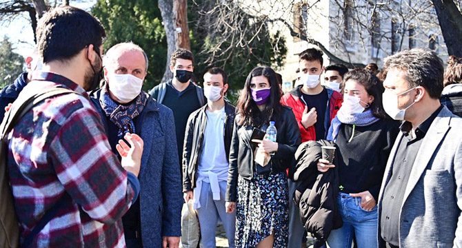 Muharrem İnce, Boğaziçi Üniversitesi'nde öğrencilerle bir araya geldi