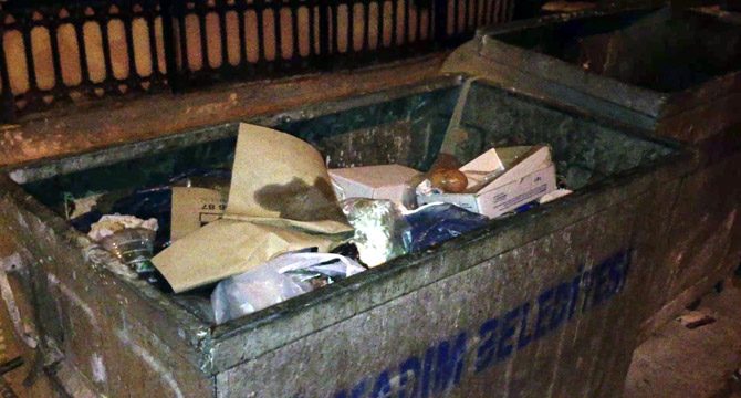 Çöpte bulunan 1 haftalık bebeğin sağlık durumuyla ilgili açıklama