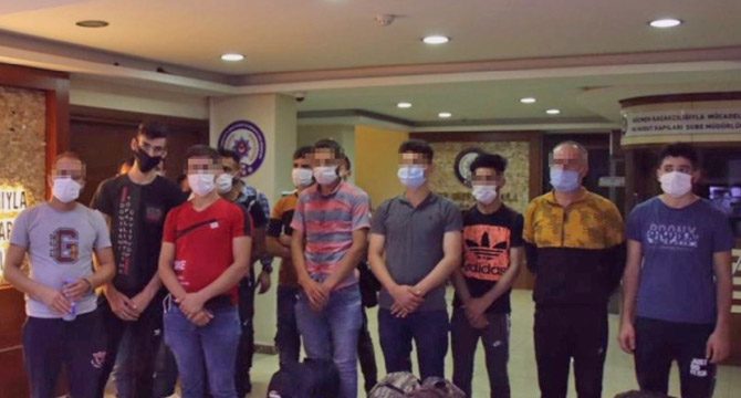 Kötü ortamlarda bekletilen 127 göçmen yakalandı