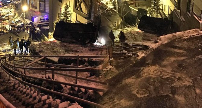 İstanbul'da dehşet anları: Kayan araç aşağıya uçup böyle takla attı