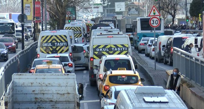 İstanbul'da trafikte yoğunluk başladı