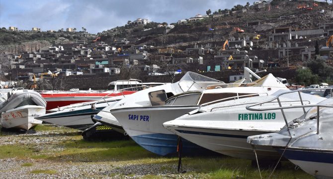Bodrum'daki yediemin, kaçak göçmenlerin tekneleriyle doldu