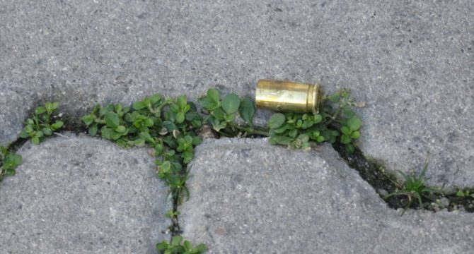 İstanbul'da sokakta tartıştığı eşini silahla vuran kişi intihar etti