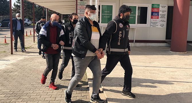 Sahte oturma izni düzenleyen 3 Iraklı yakalandı
