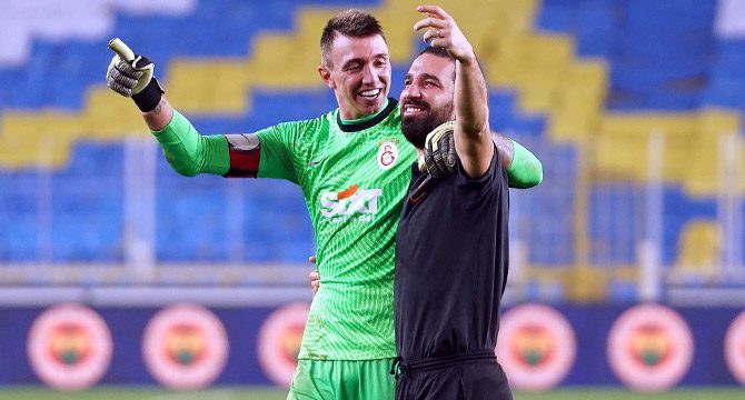 Arda Turan gözyaşlarına hakim olamadı
