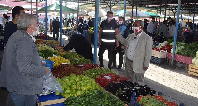 Başkan Şahin pazarcı esnafı ile bir araya geldi