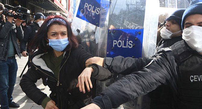 İzmir'de gözaltına alınan 51 kişi serbest