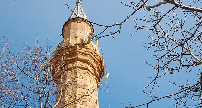 Hırsızlar 510 yıllık camiye dadandı