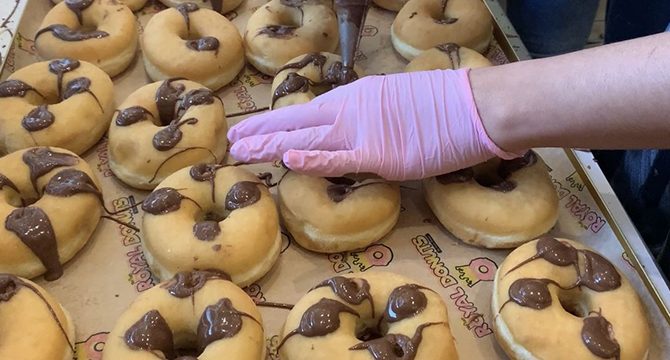 Türk gurbetçi Avrupa'da donut imparatoru oldu