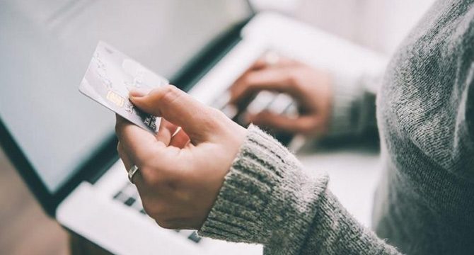 İnternetten terlik almak isterken dolandırıldı