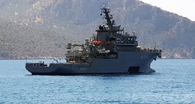 Yunan savaş uçaklarından Türk gemisine taciz