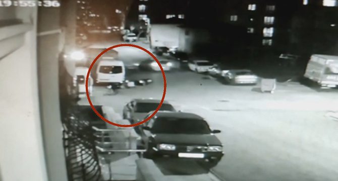 İstanbul'da feci kaza: İki araç arasında kaldı