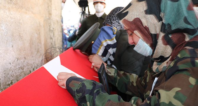 Şehit eşinin acı feryadı: Bekle dedin bekledim