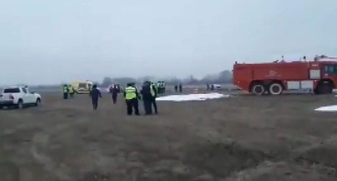 Kazakistan'da uçak düştü: Çok sayıda ölü var