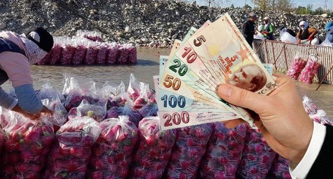 Gizemli hayırsever poşetle getirdiği parayı işçilere dağıttı