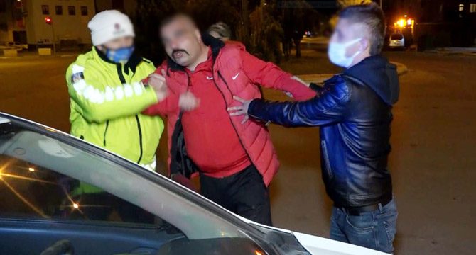 Alkollü araç kullanırken yakalandı, “Alkol alıyorlar” diye şikayet etti