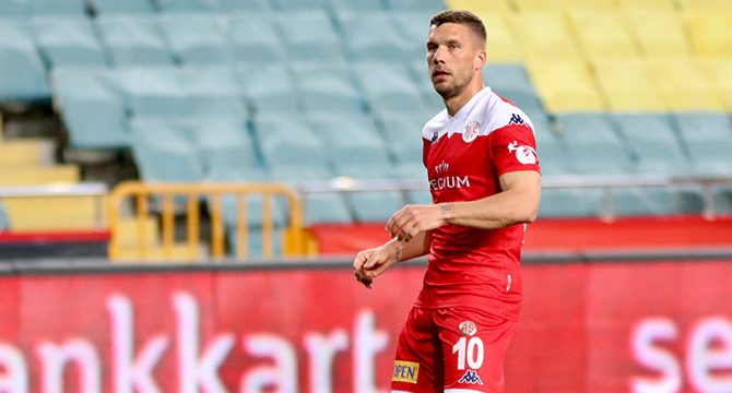 Podolski 83 gün sonra golle tanıştı