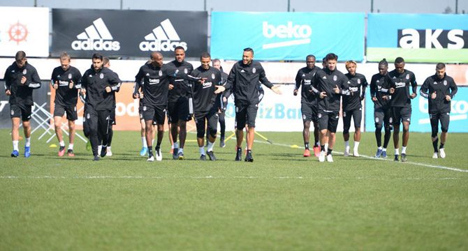 Beşiktaş'ta Cenk Tosun koşulara başladı