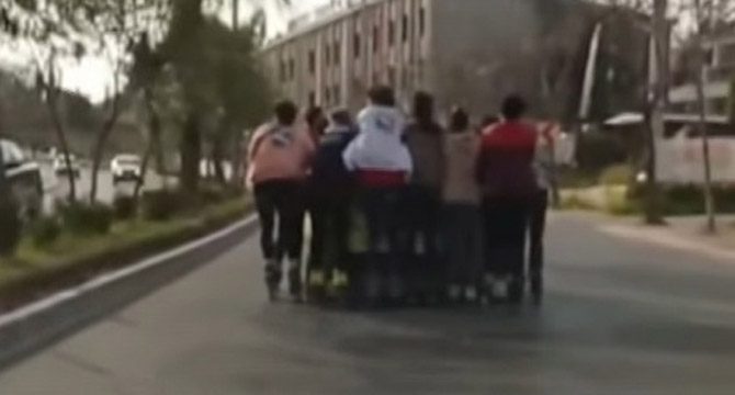 Patenli çocukların tehlikeli yolculuğu kameraya böyle yansıdı