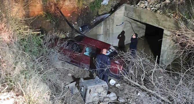 Köprüden uçan otomobilin sürücüsü yaşamını yitirdi