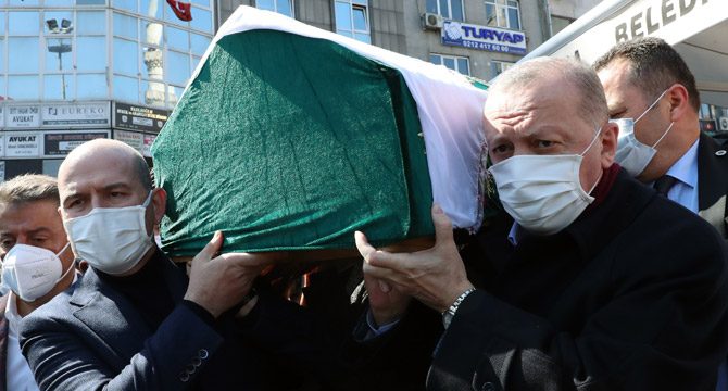 İçişleri Bakanı Soylu'nun annesi, son yolculuğuna uğurlandı