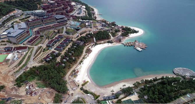 Bodrum plajlarına Maldivler'e benzetmek için kuvars tozu döküldüğü iddia edildi