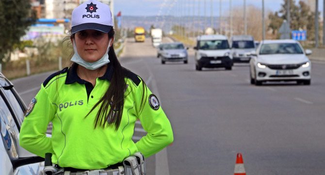 Türkiye’nin tek kadın radar polisi hıza geçit vermiyor