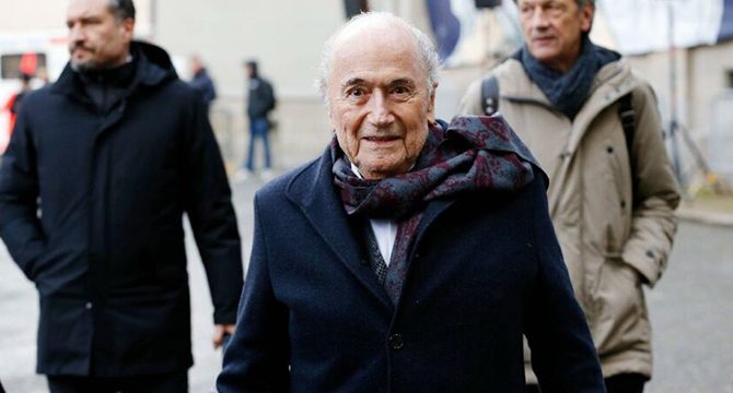 Sepp Blatter futboldan men edildi! 6 yıl 8 ay daha ceza…