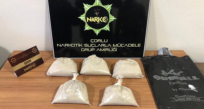 Ticari takside 5 kilo eroin ele geçirildi