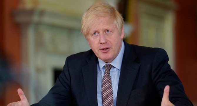 Boris Johnson, AstraZeneca aşısını yaptıracağını açıkladı
