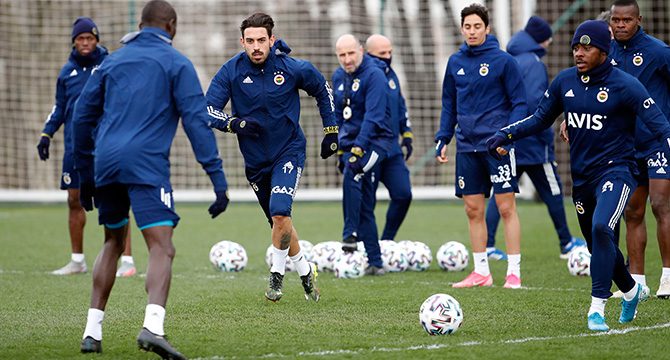 Fenerbahçe'de Beşiktaş derbisinin hazırlıkları başladı