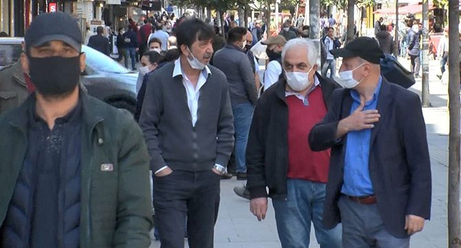 Uzman isim uyardı: 'Aşı olduysan maske takma' demek doğru değil